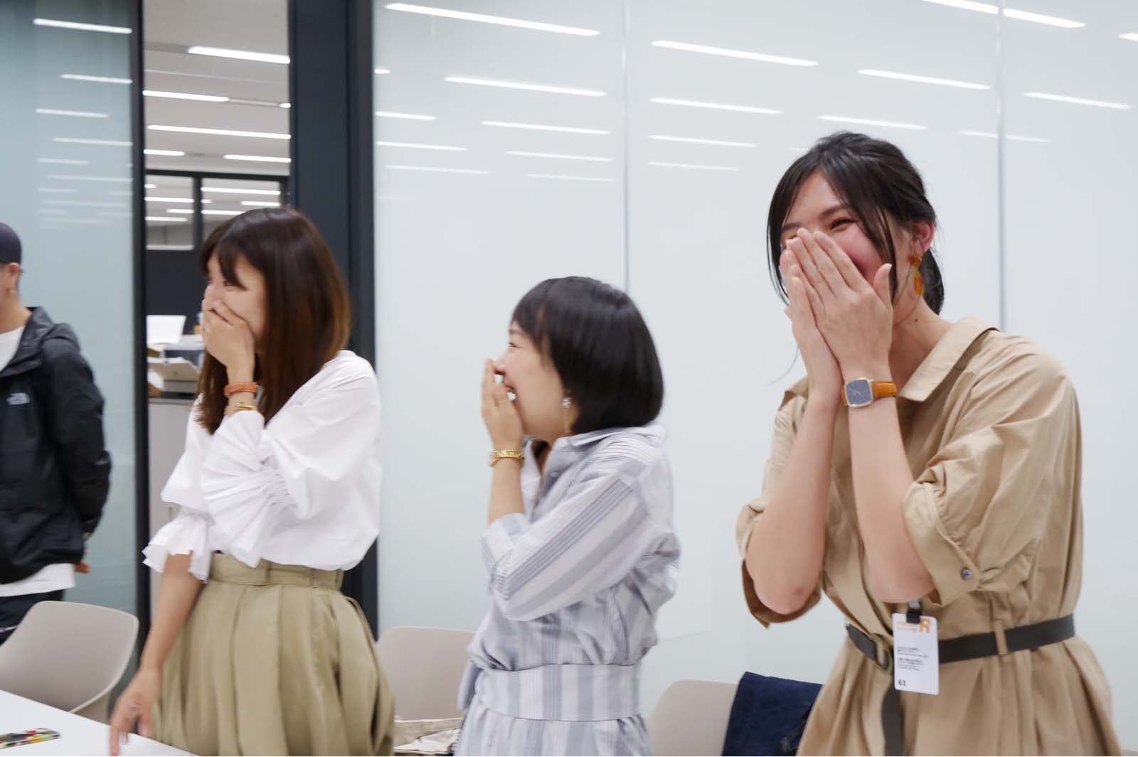 本人の登場に驚き