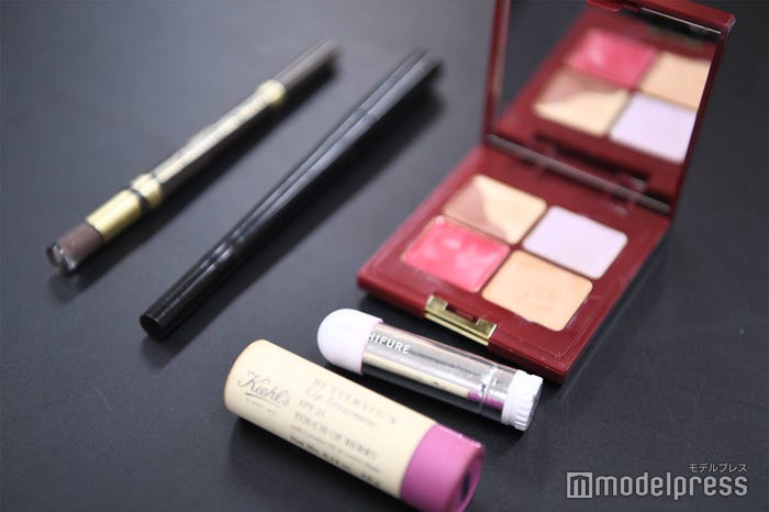 この日“土屋太鳳モノマネ”で使用したコスメはこちら! (C)モデルプレス