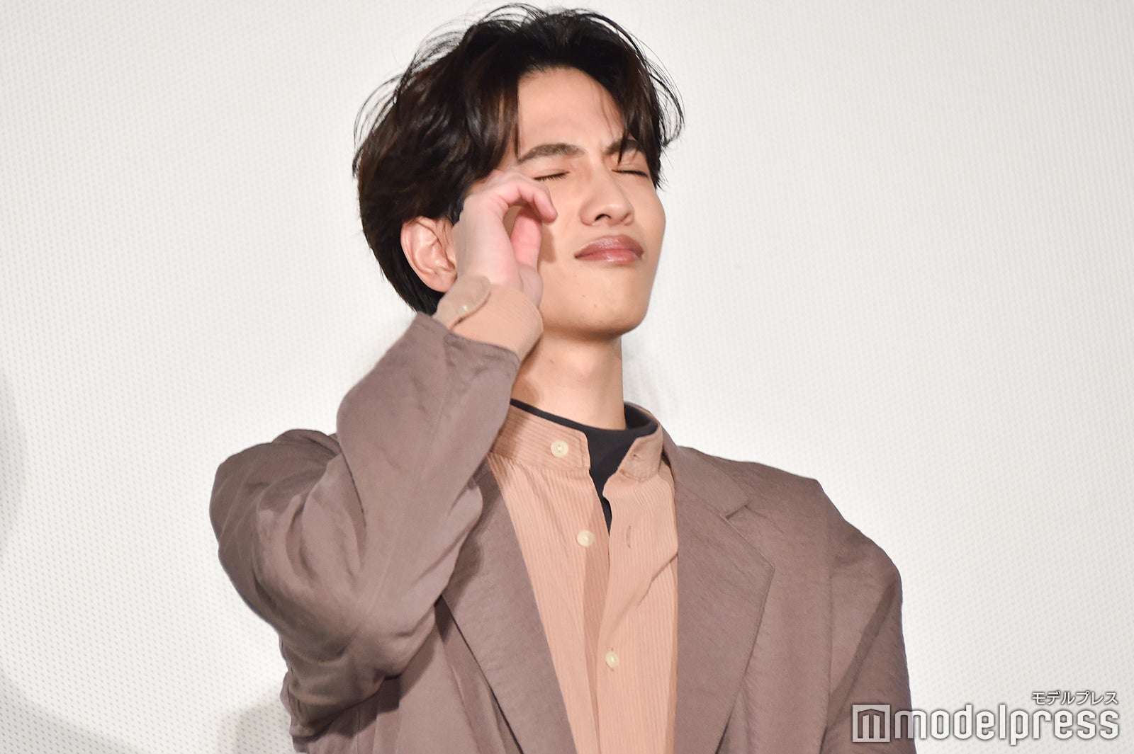 フラッシュが眩しかった志尊淳 （C）モデルプレス