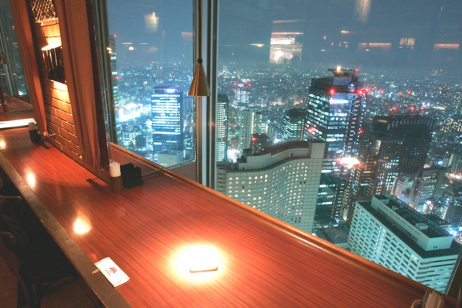 ワインバー内観