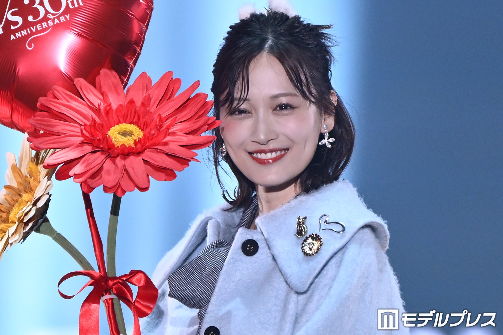 山下美月、ミニ丈×シルバーブーツで美脚披露「スタイル良すぎ」「可愛すぎる」【TGC2026A/W】