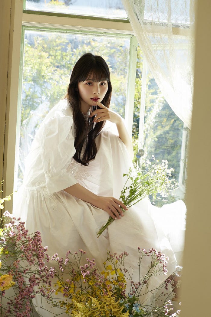 「川口ゆりな2022.04-2023.03カレンダーブック」(東京ニュース通信社刊)