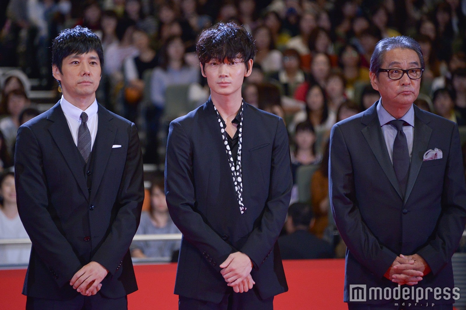 西島秀俊＆綾野剛＆滝田監督（C）モデルプレス