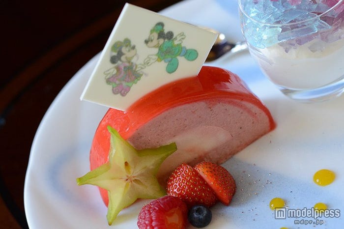 ストロベリーレアチーズケーキ