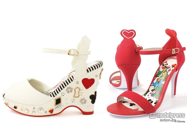 （左）Playing card suits wedges ￥10900（税抜）、（右）Queen of hearts sandals￥8900（税抜）／（C）Disney