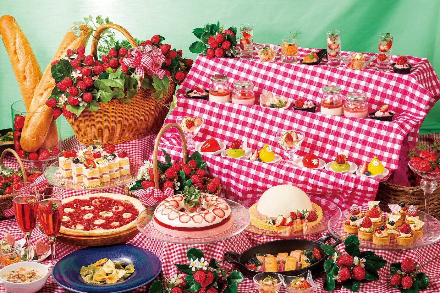 スイーツビュッフェ～苺づくしの幸せピクニック～／画像提供：リーガロイヤルホテル東京