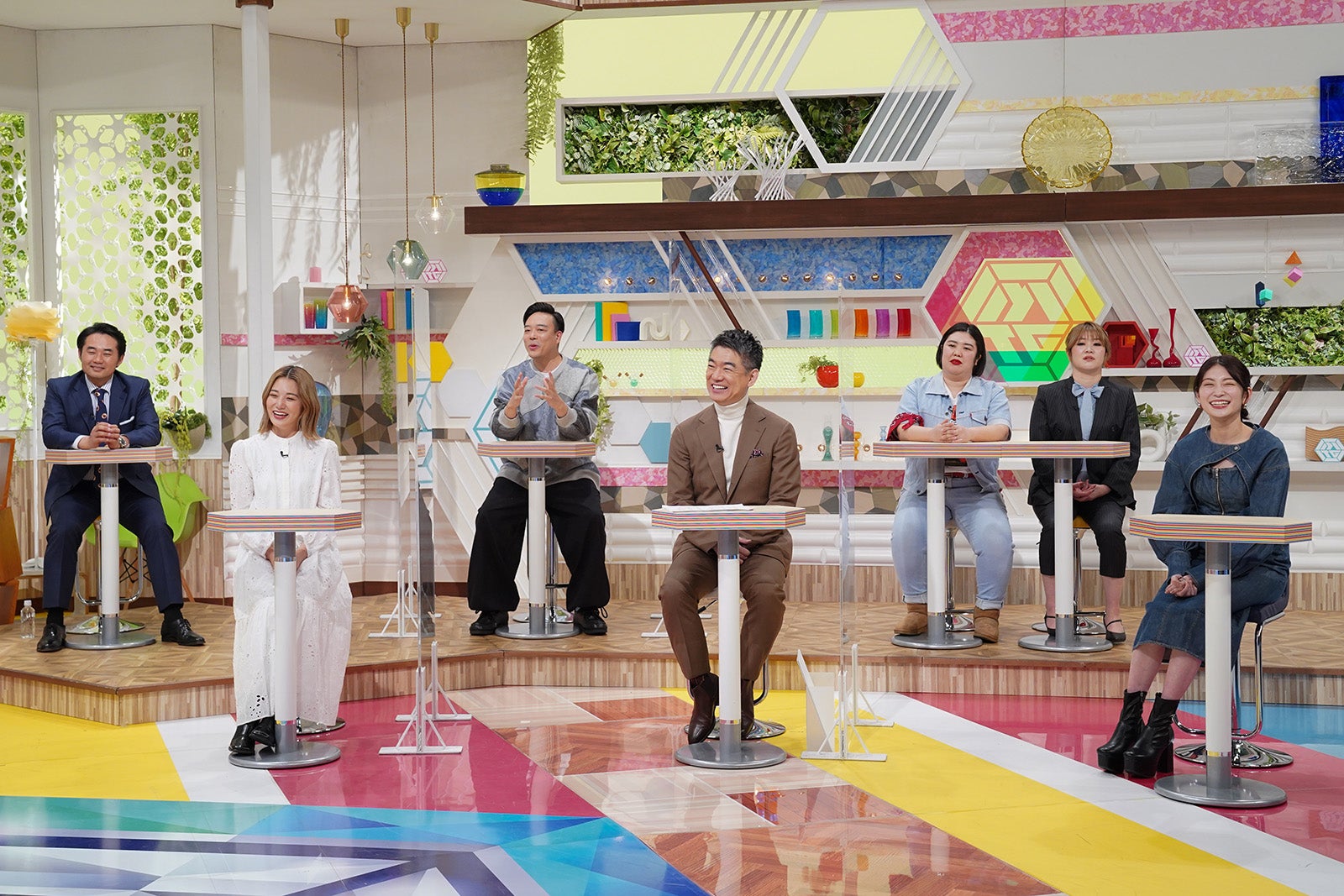 （左から）杉村太蔵、浪花ほのか、毛利大亮、橋下徹、熊元プロレス、稲田美紀、吉田朱里（C）読売テレビ