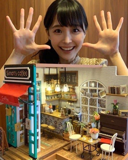 お休みの日にコツコツ製作し完成したカフェ。1か月くらいかかりました。集中している時間は仕事のことを忘れられて没頭できるので、リフレッシュできます。ただ肩こりはひどくなりました(笑)(提供写真)