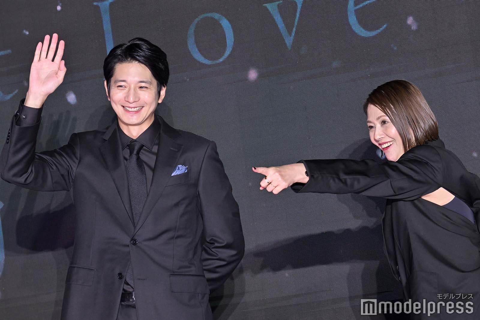 向井理、小泉今日子 （C）モデルプレス