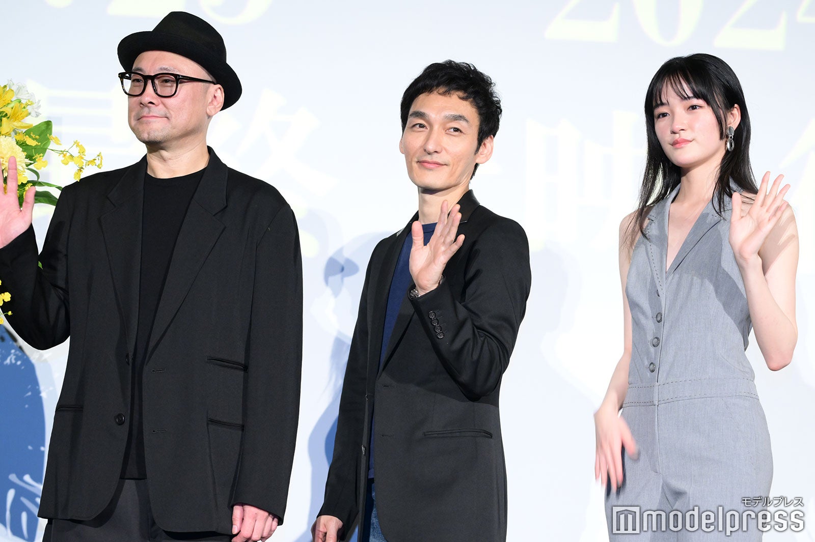 内田英治監督、草なぎ剛、服部樹咲（C）モデルプレス