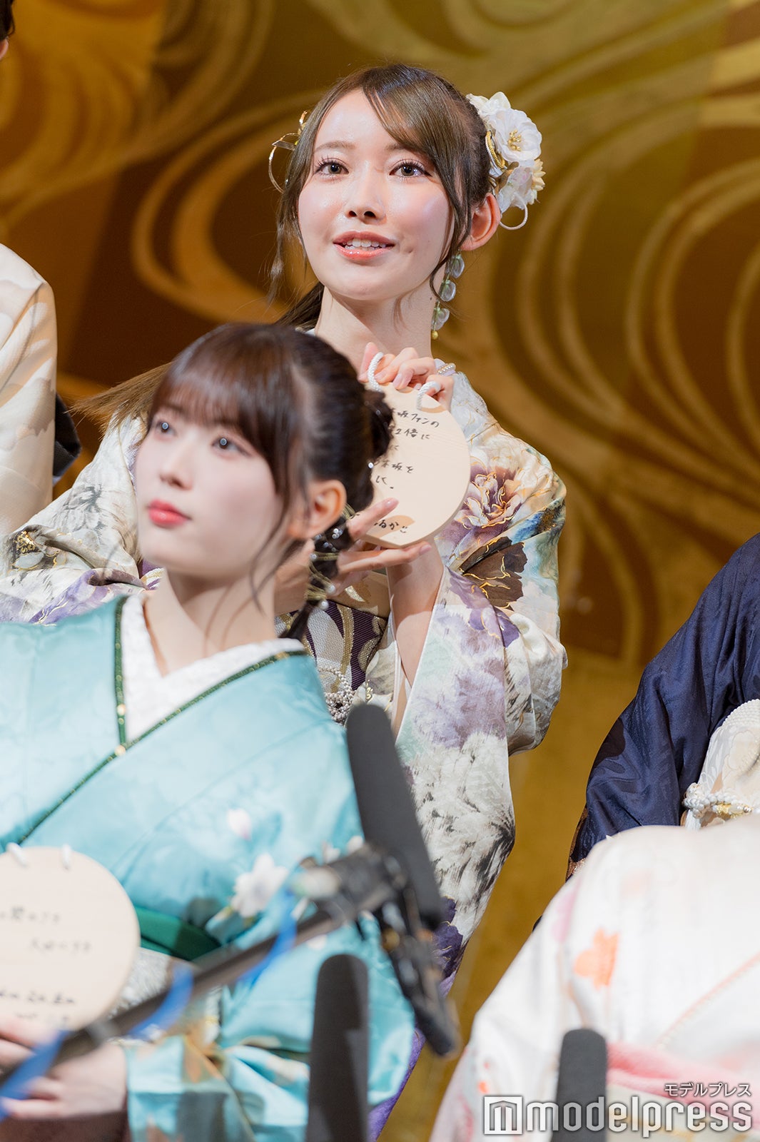 絵馬を紹介する黒見明香（C）モデルプレス