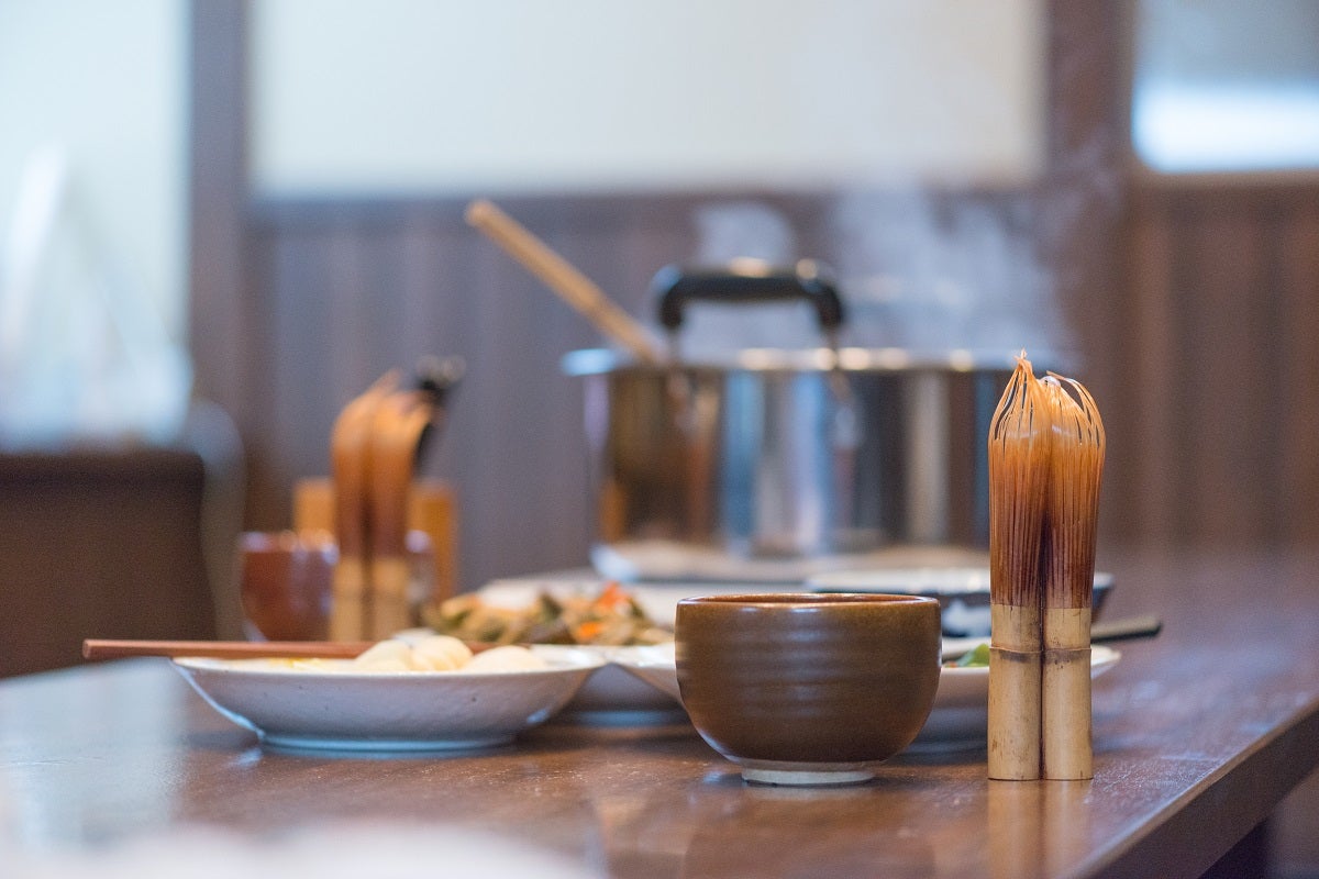 懐かしさを感じる癒しの空間でバタバタ茶をいただきます／提供画像