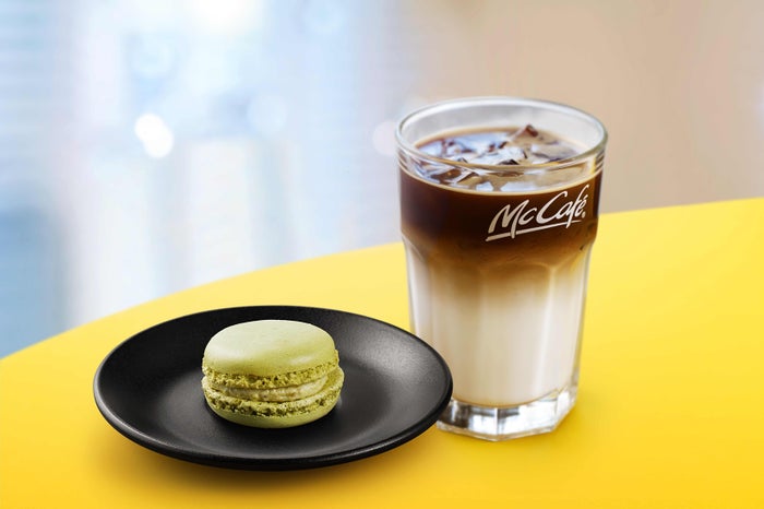 マックカフェ「マカロン ピスタチオ」ナッツ感×優しい風味香る限定フレーバー/画像提供:日本マクドナルド