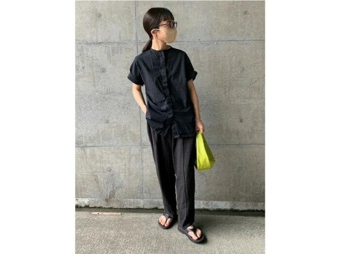 リネン素材のパンツなら夏のフルレングス丈も涼しくはけます　出典：WEAR