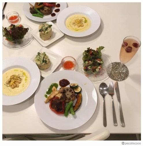 ぺこ、横澤夏子と料理教室へ　クオリティーの高い料理が「超美味しそう」「すごくオシャレ」と話題