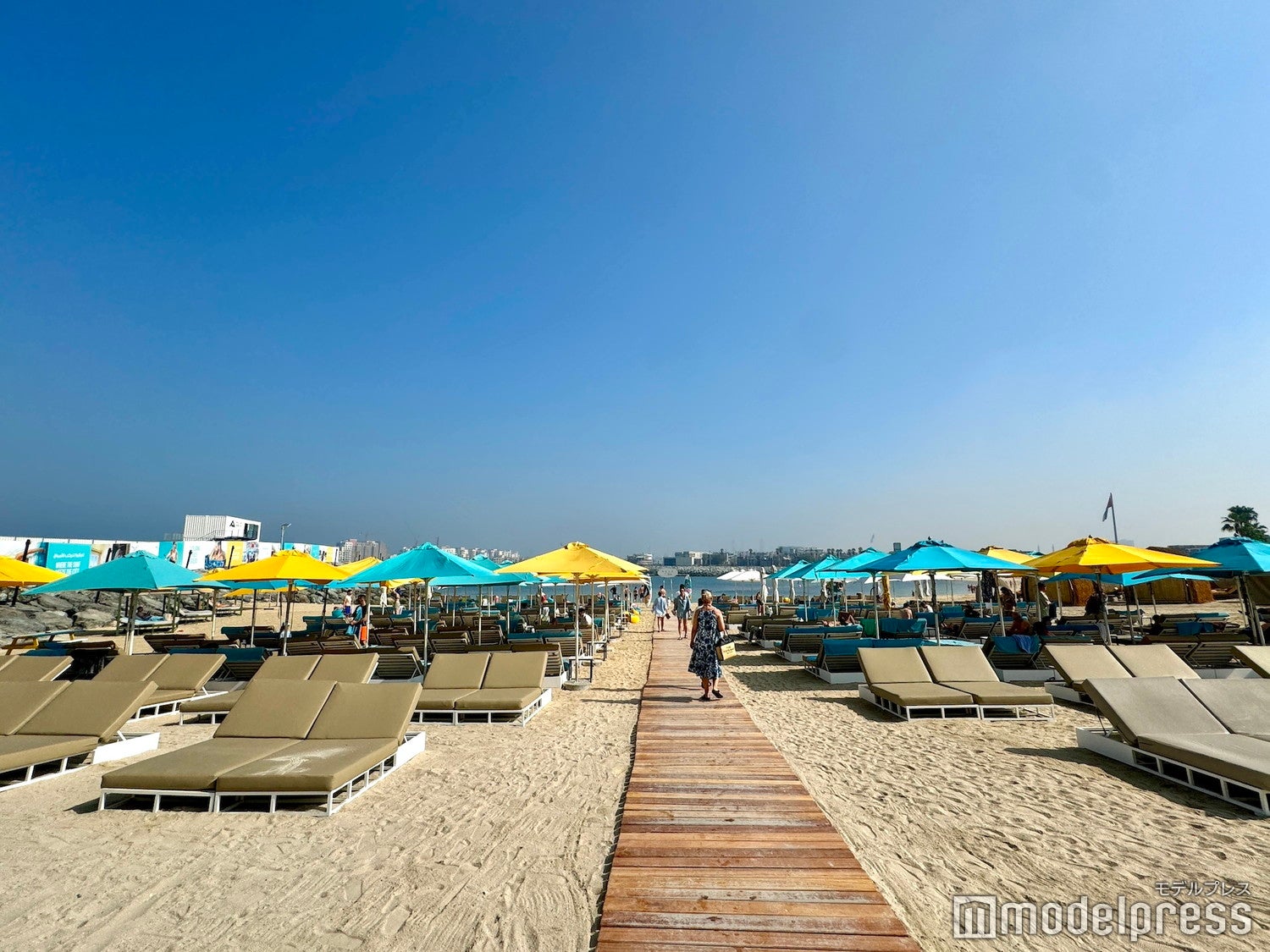 プライベートビーチ（C）モデルプレス