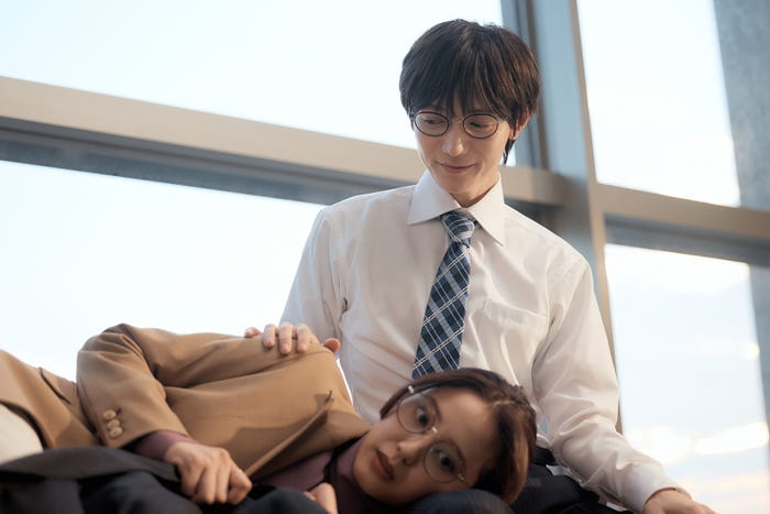 山崎紘菜、七五三掛龍也「私たちが恋する理由」第2話(C)テレビ朝日