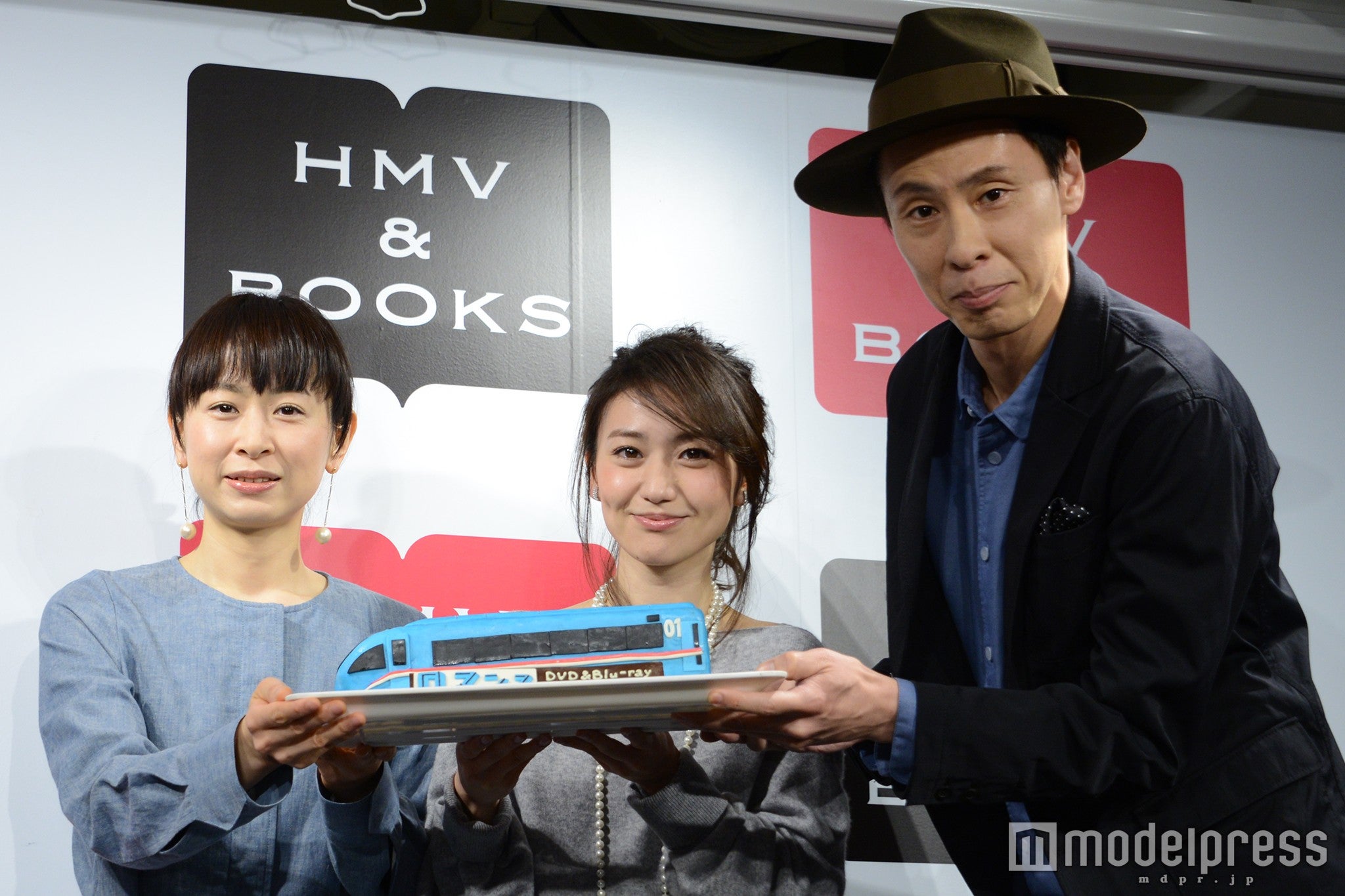 （左から）タナダユキ監督、大島優子、大倉孝二（C）モデルプレス