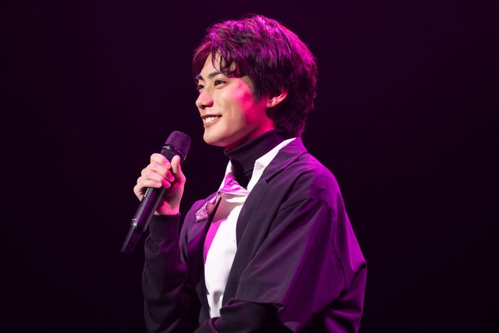 お題「席替えで隣の席になった子に一言胸キュン」に挑戦する皆藤空良(提供写真)