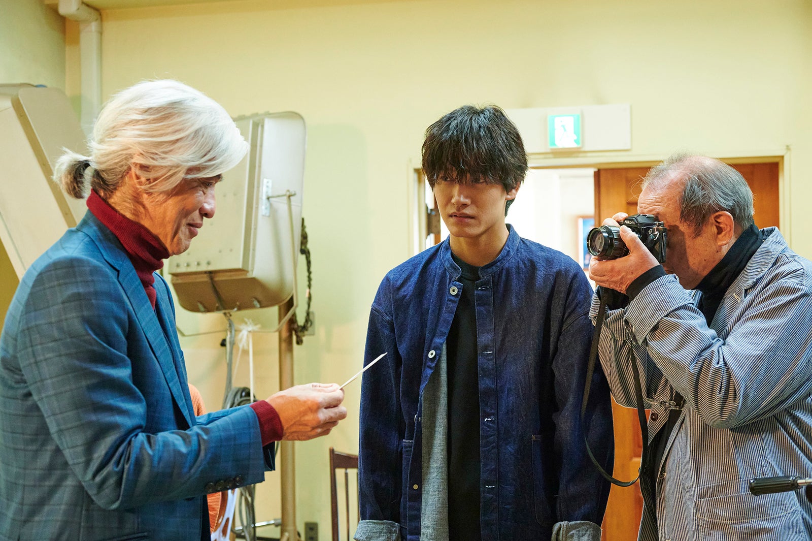 佐藤浩市、佐野晶哉、平泉成（C）2024「明日を綴る写真館」製作委員会（C）あるた梨沙／KADOKAWA