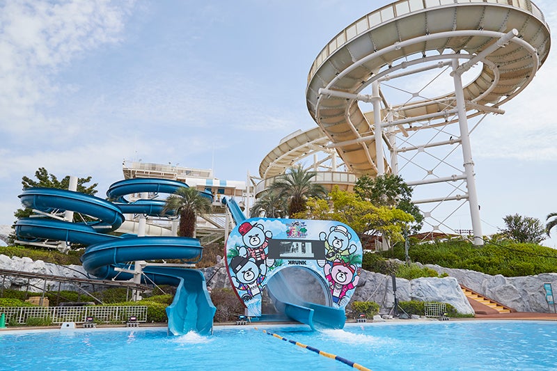 直線スライダーの出口ゲートも“KRUNK”デザイン（画像提供：avex）