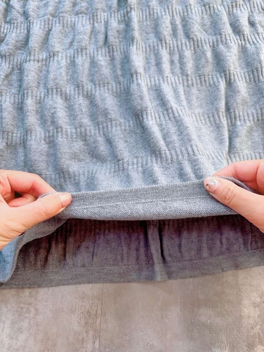 cocaシャーリングニットスカート　グレーの生地感
