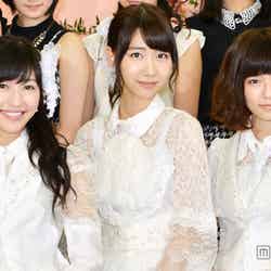 AKB48（左から：渡辺麻友、柏木由紀、島崎遥香）