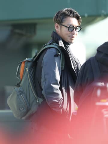 侍ジャパン 本当にプロ野球OB！？伝説のスチール決めた男がオシャレ姿で宮崎降臨 13年WBCで起死回生二盗→井端監督が同点打の縁