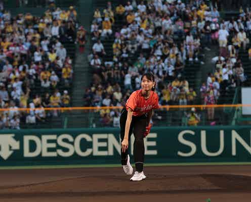 戸田恵梨香、地元・甲子園でノーバン投球「すごくぜいたくな時間」