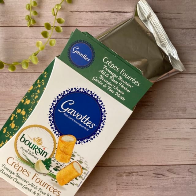 箱を開けたカルディのガヴォットミニクレープブルサンクリーム