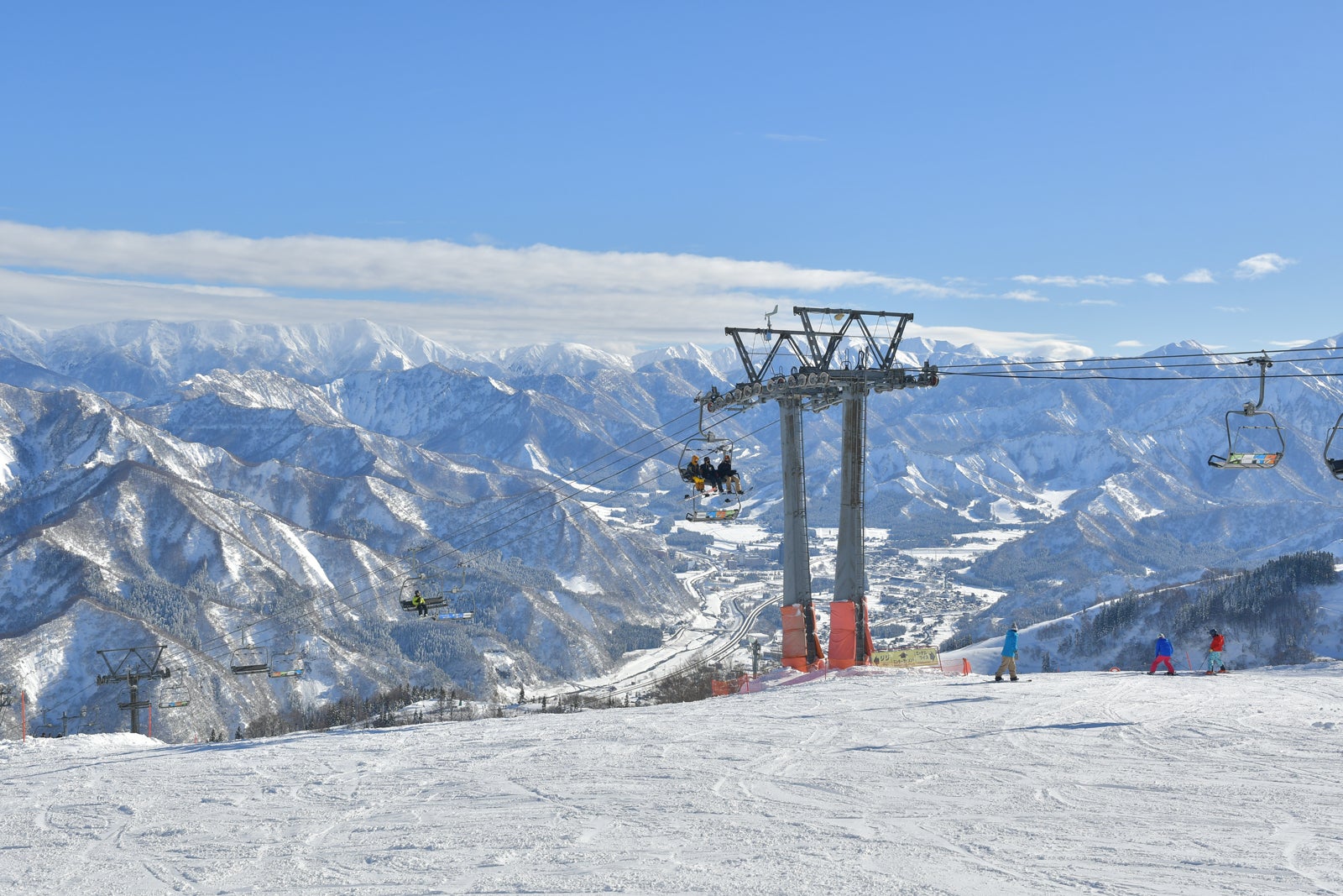 雄大な白い山々を一望（提供画像）
