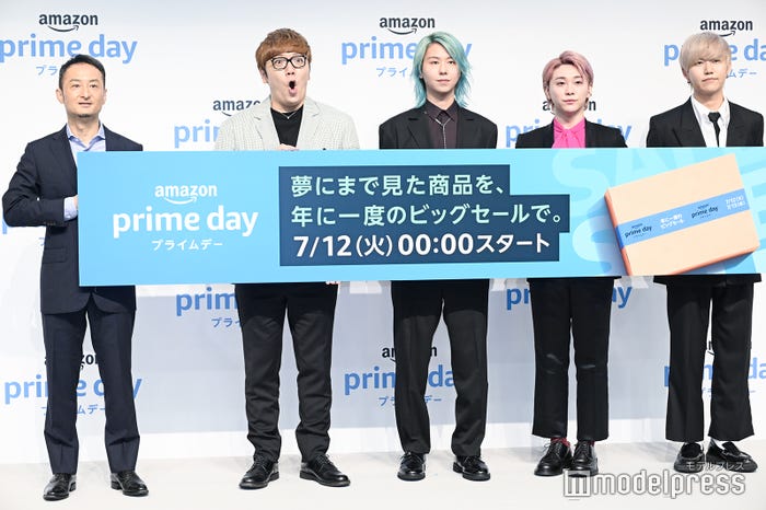 アマゾンジャパン合同会社 プライム・マーケティング事業統括本部長・鈴木浩司氏、HIKAKIN、藤澤涼架、大森元貴、 若井滉斗(C)モデルプレス