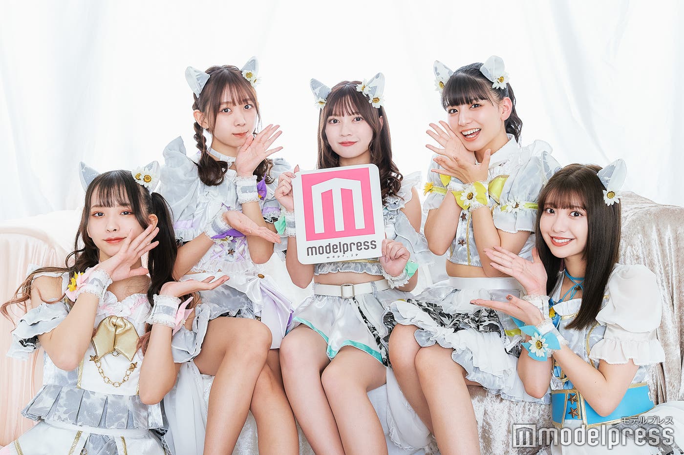 (左から)三品瑠香、松田美里、廣川奈々聖、坂元葉月、小玉梨々華(C)モデルプレス