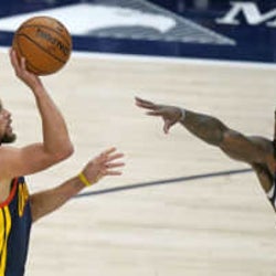 NBAのカリー、ミラー抜き2位 3点シュート、通算2562本に