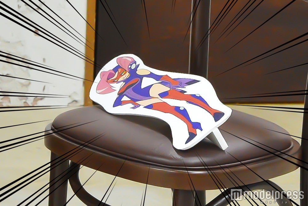 倒れて登場したビマージョ様（C）モデルプレス