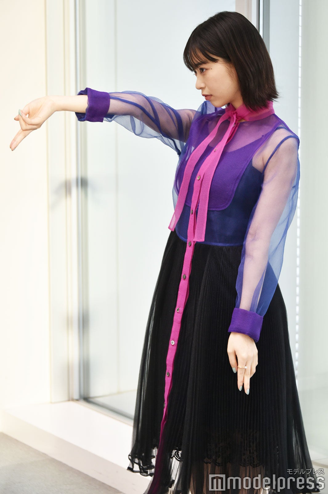 深雪らしいポーズを思いつき構える森川葵（C）モデルプレス