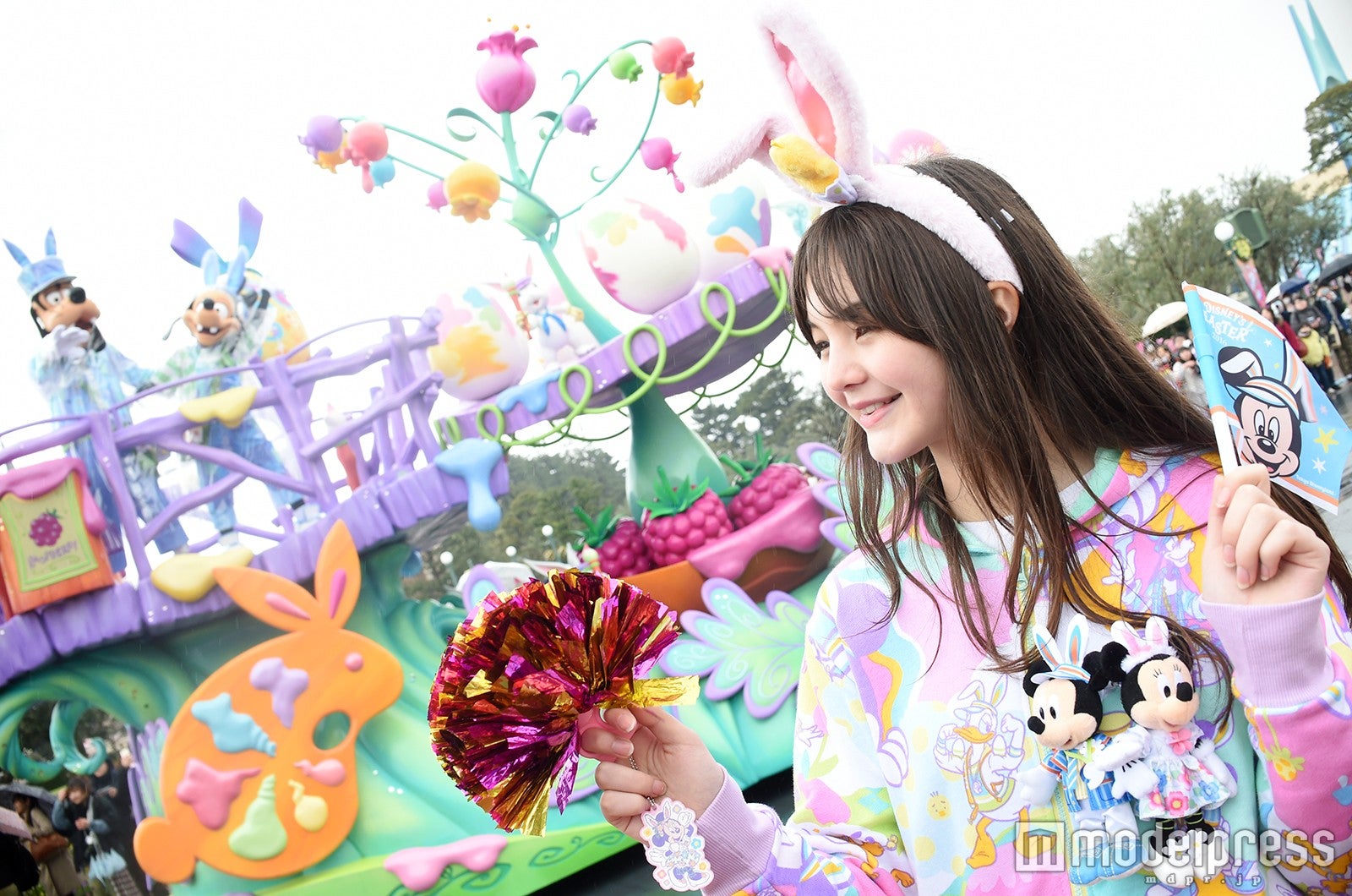 フラッグ￥500、ボンボン￥1,000（モデル：藤田エミリ）／（C）モデルプレス