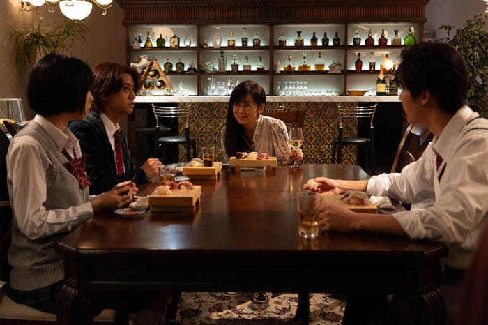 桜井日奈子、高橋海人、斉藤由貴、中川大志「95」第3話より(C)「95」製作委員会