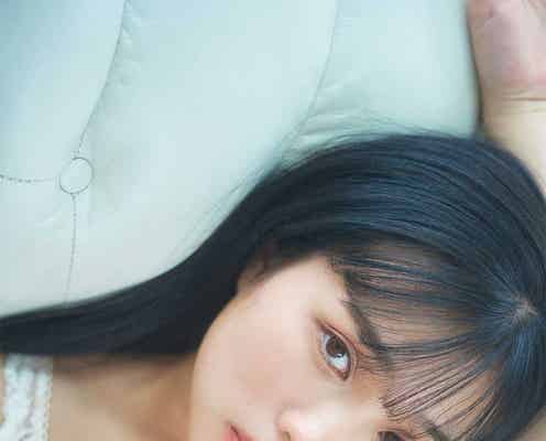 大園みゆう、純白ランジェリー姿で美谷間くっきり