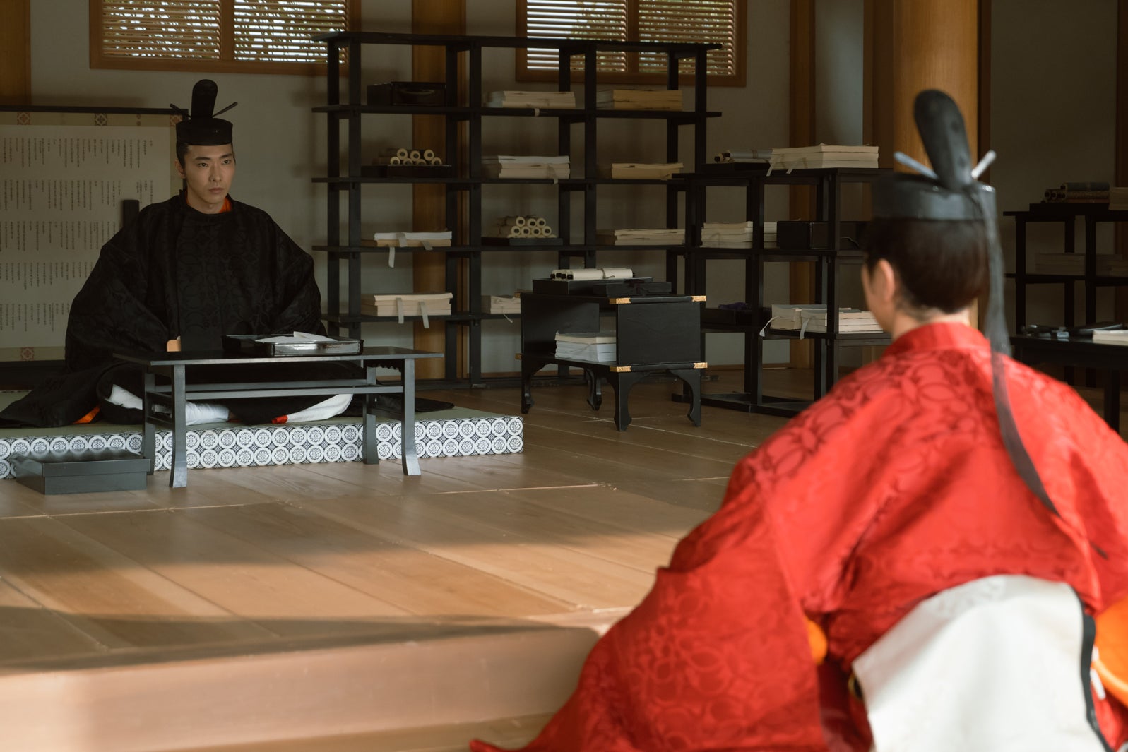 柄本佑、佐々木蔵之介「光る君へ」第25話（C）NHK