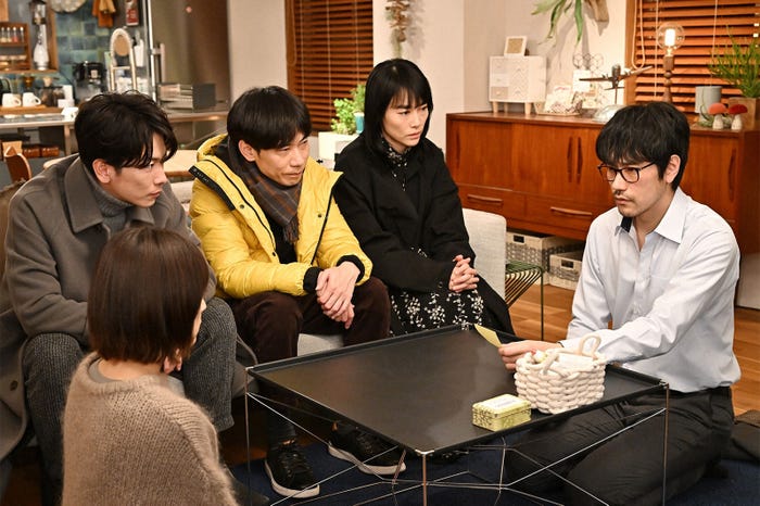 井上真央、佐藤健、板倉俊之、菊地凛子、松山ケンイチ/ 「100万回 言えばよかった」第8話より(C)TBS