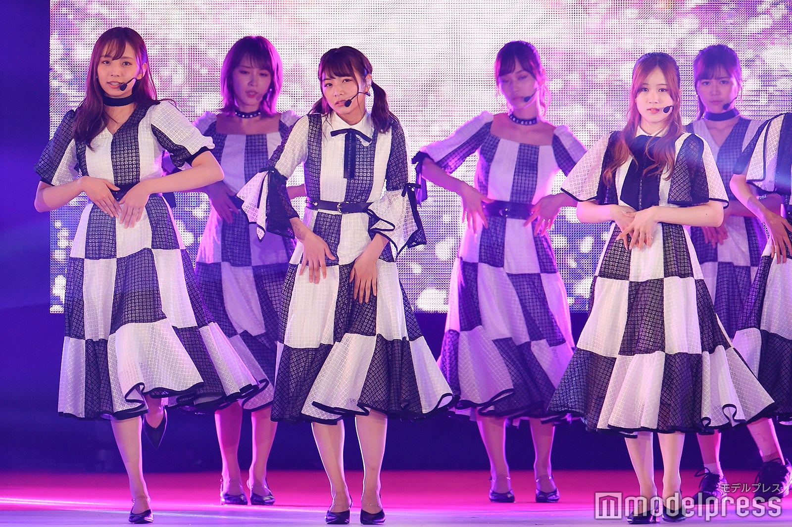 新内眞衣、北野日奈子、星野みなみ（C）モデルプレス