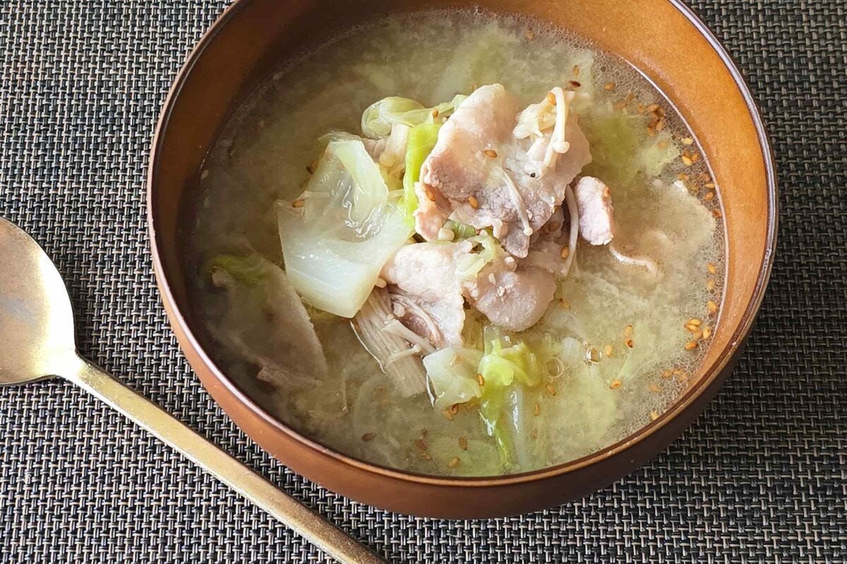 キャベツと豚バラの旨味スープ