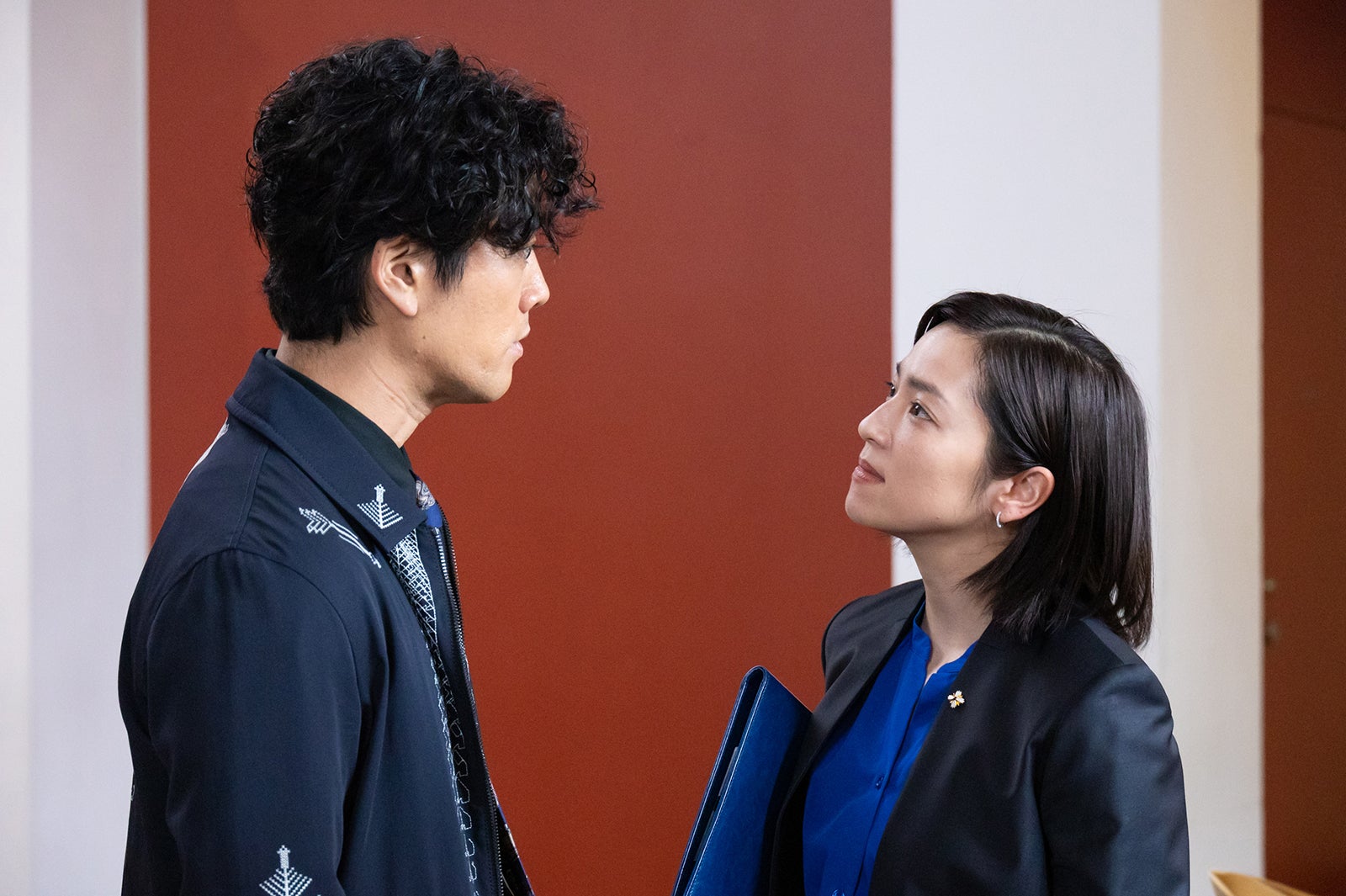 ＜ケイジとケンジ、時々ハンジ。第2話＞豪太ら、襲撃事件をスピード解決？ 犯人の“違和感”とは