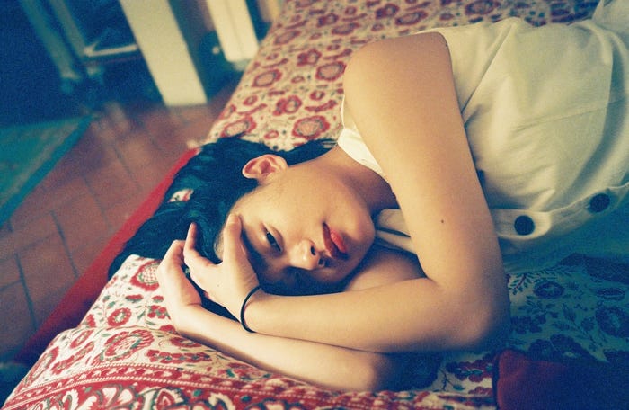 杉咲花(撮影:熊谷直子/発売元:東京ニュース通信社)