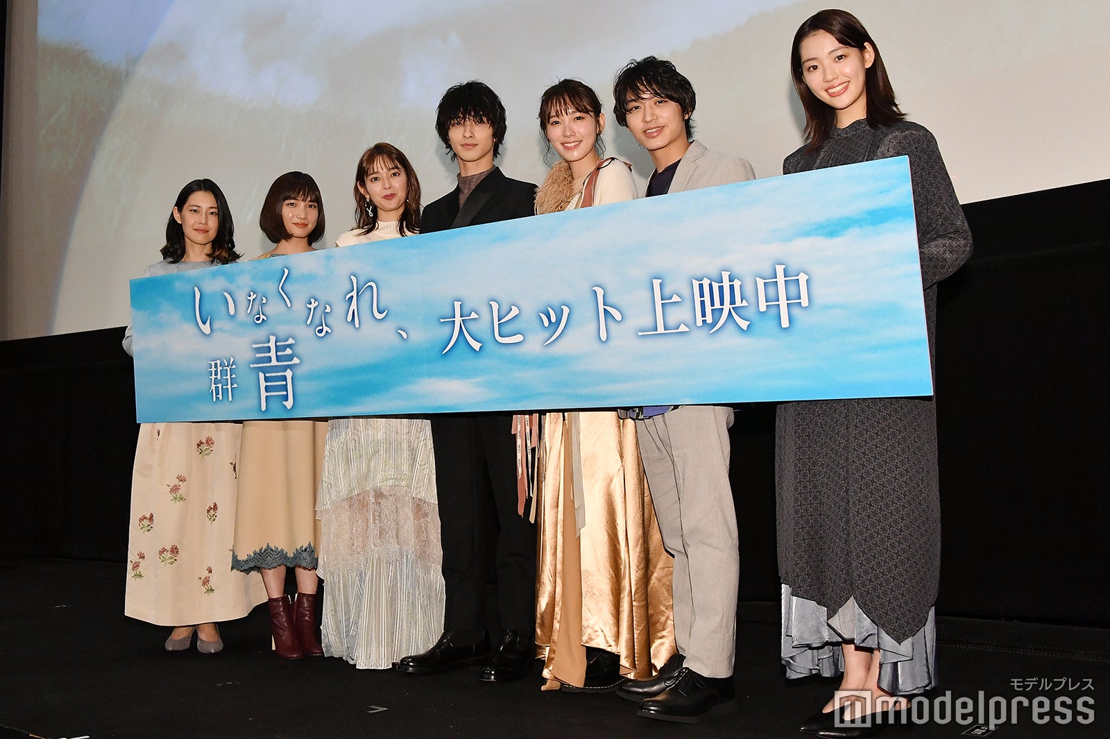 （左から）柳明菜監督、松本妃代、矢作穂香、横浜流星、飯豊まりえ、松岡広大、中村里帆（C）モデルプレス