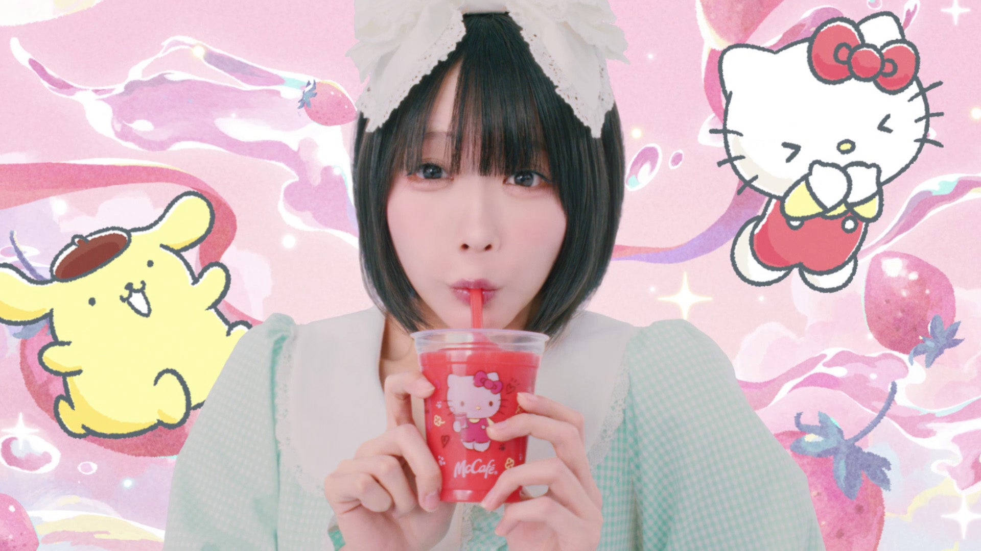 あの／マクドナルド新CM「マックに甘いの飲みにこないか キティとプリン」篇より（提供写真）