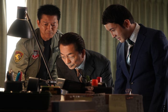 寺脇康文、水谷豊、浅利陽介「相棒season22」第2話より(C)テレビ朝日