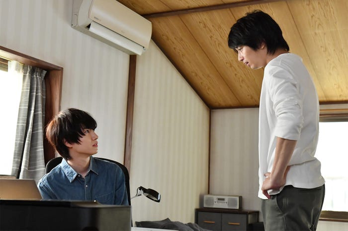 桜田通、向井理(C)TBS