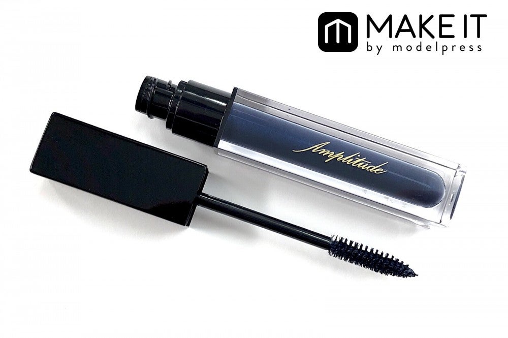 Amplitude／エクストラボリューム カラーマスカラ／04 ネイビー／4,400円（税抜） (C)メイクイット